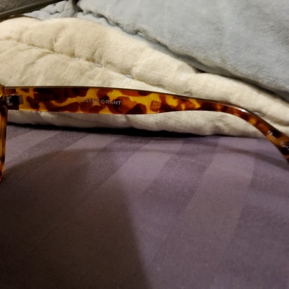 Foster Grant Designer Style Sunglasses Tortoise Frame Gray Lens   G22-2 - Picture 5 of 6